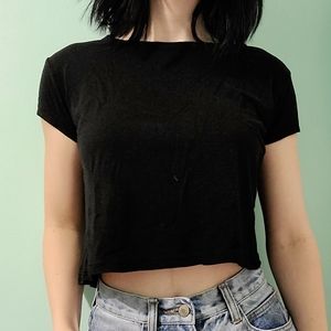 🦄 H&M black crop tee XS